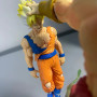 Figurine Broly et Goku tenu par la tête